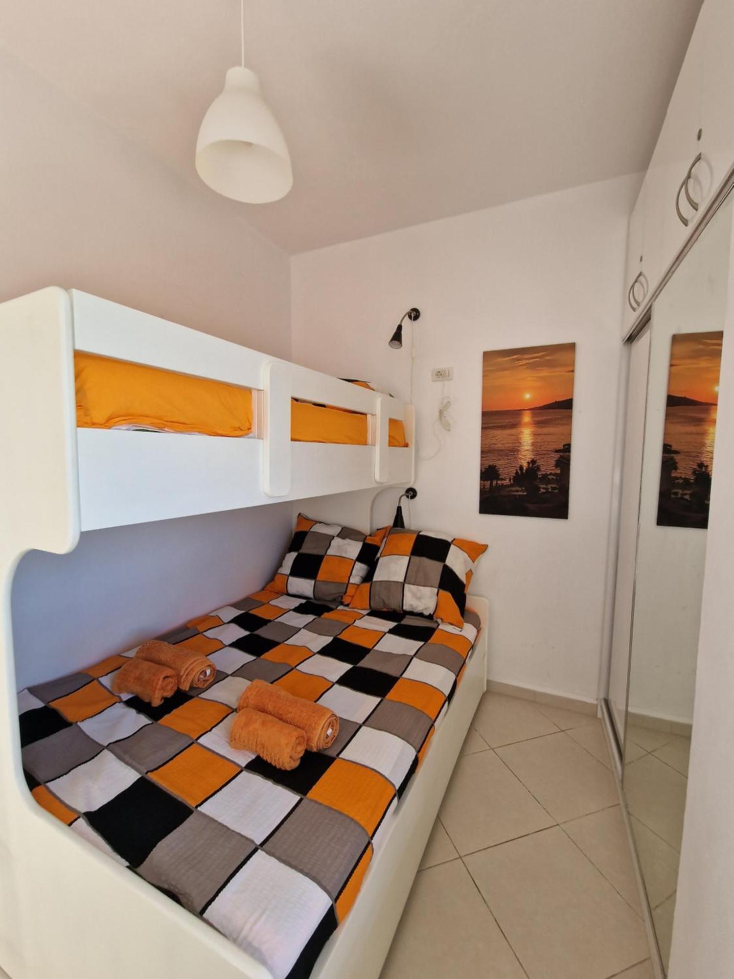 Orange Corner Apartment ซารานเดอ ภายนอก รูปภาพ